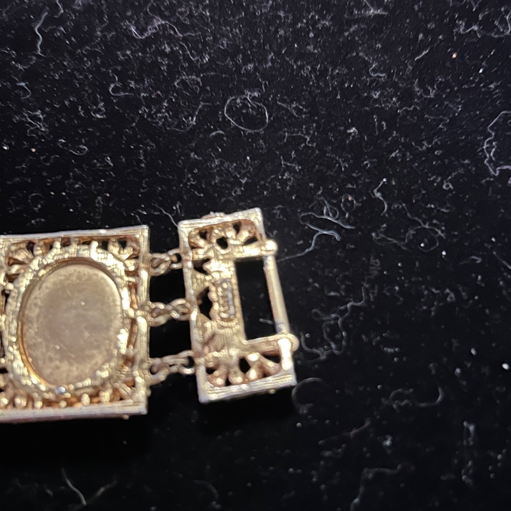 ART CO. locket bracelet gold tone . - Picture 6 of 9